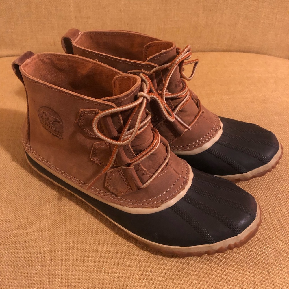 Sorel Out N About leather duck boots